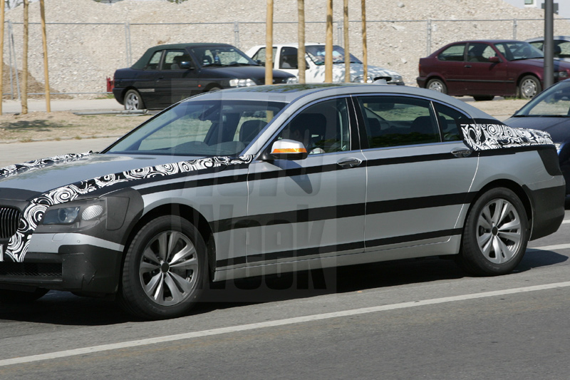 Some spotted photos with the 2009 BMW 7 Series: