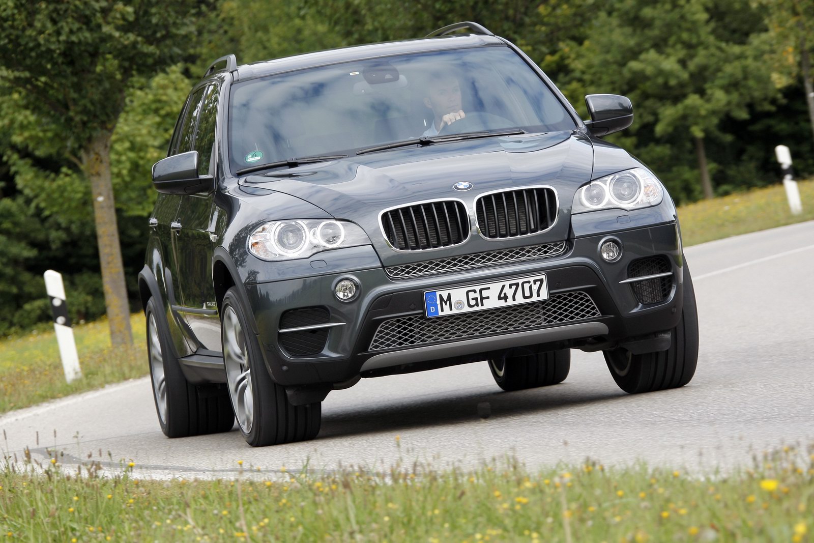BMW reveals the updates for 2012MY X5