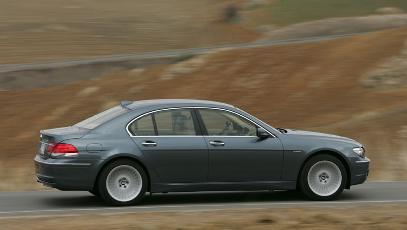 BMW 7 Series put under investigation by the NHTSA