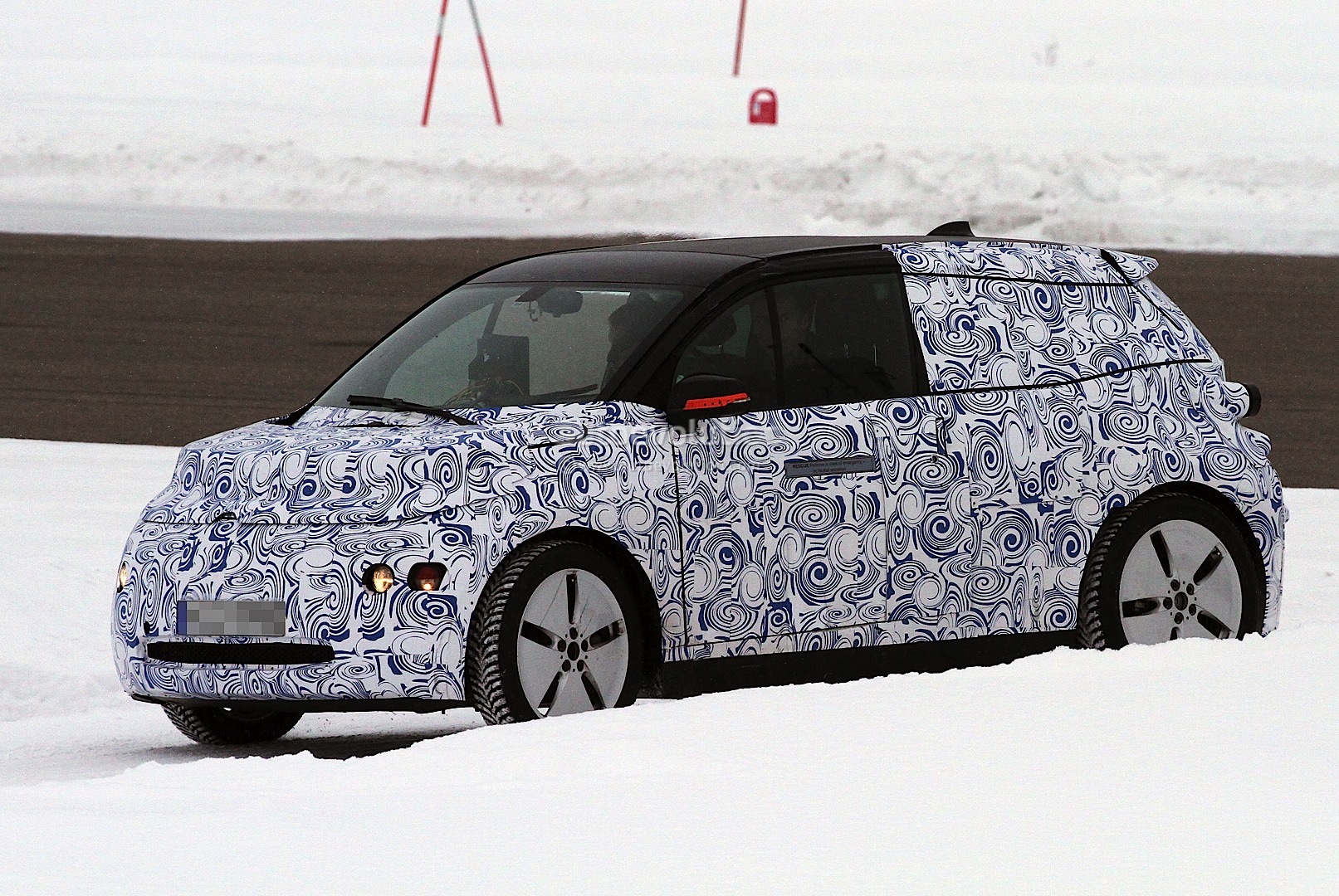 BMW i3 spied in winter testing, again