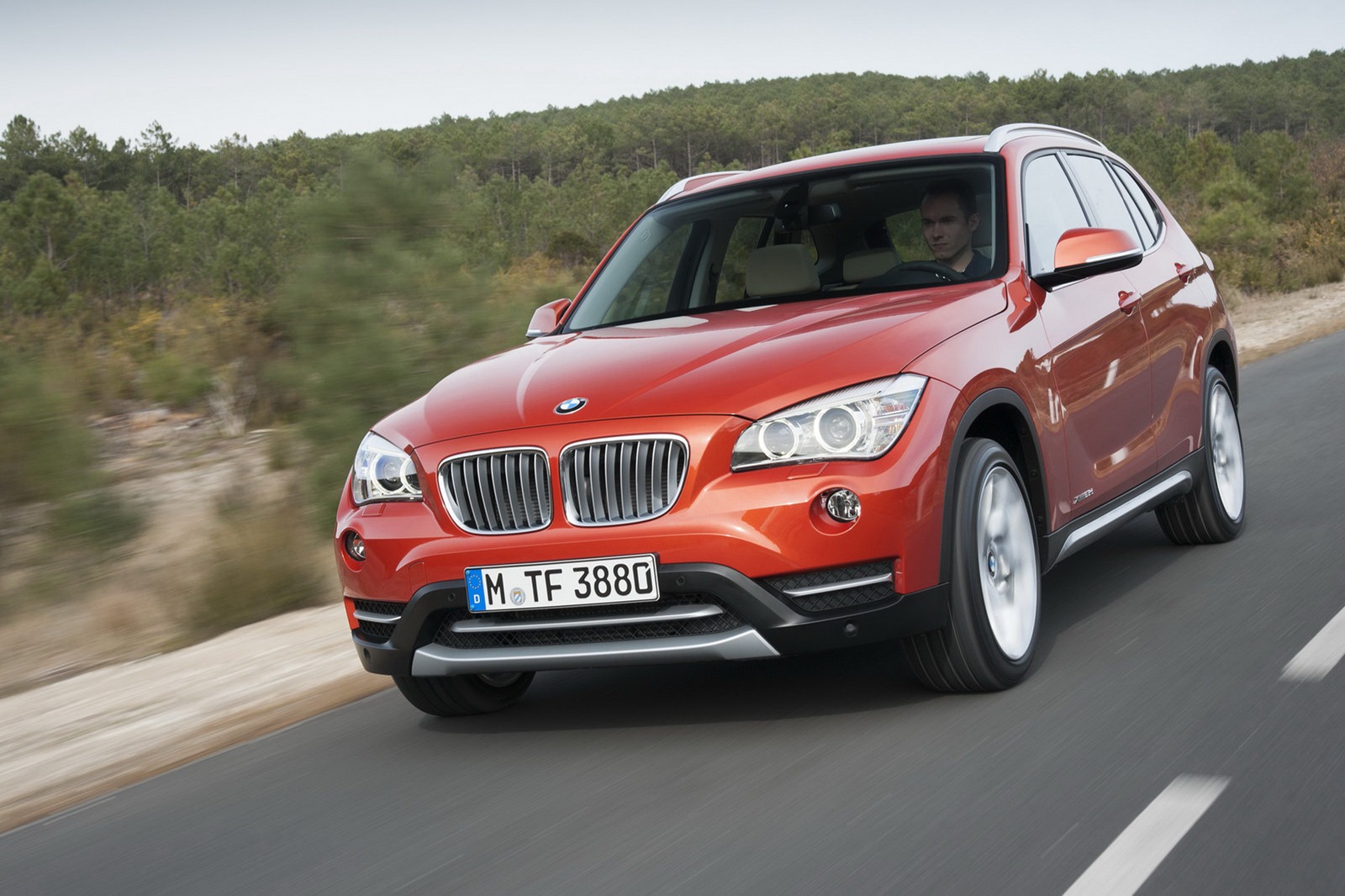 2013 BMW X1 facelift details and gallery