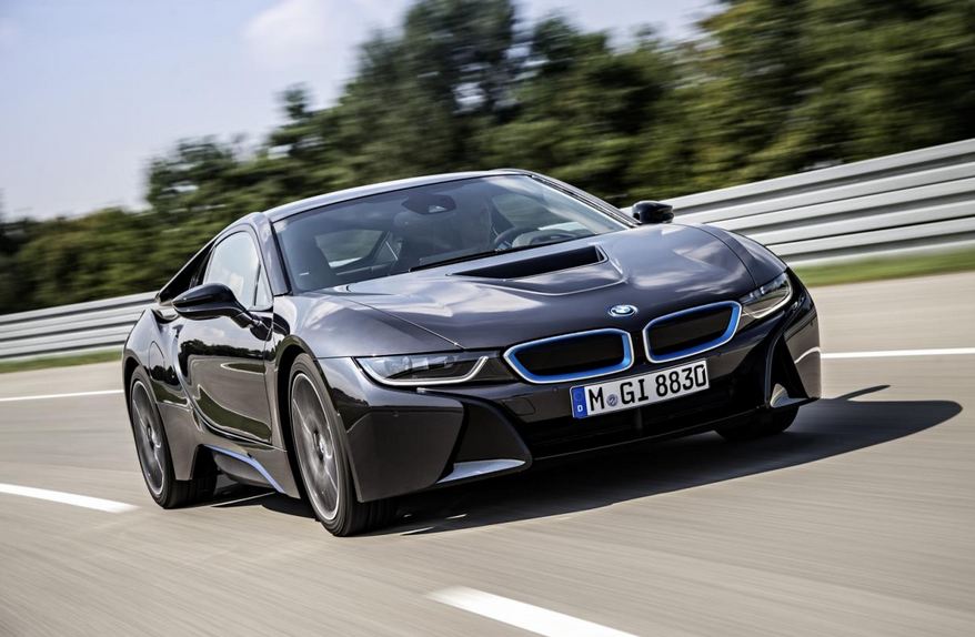 Video: BMW i8`s Engine Roaring