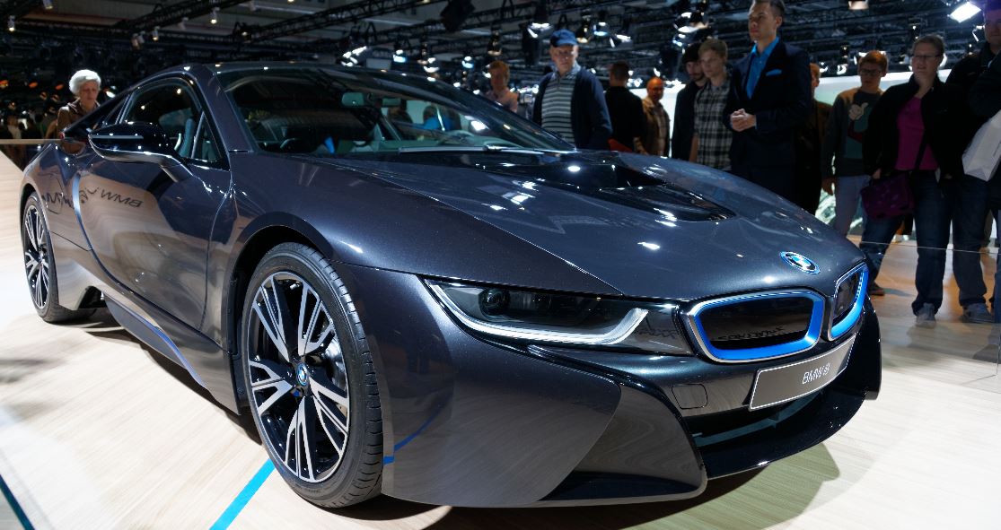 CAR Magazine Review Gives BMW i8 Positive Reviews and High 5-Star Rating