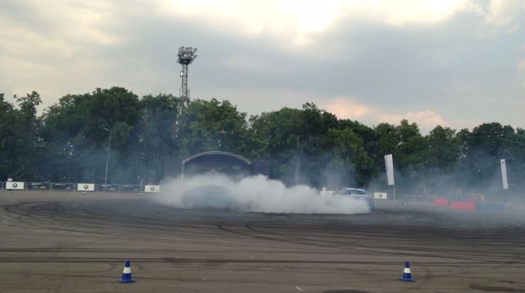 BMW M3 and M4 drifting in Moscow
