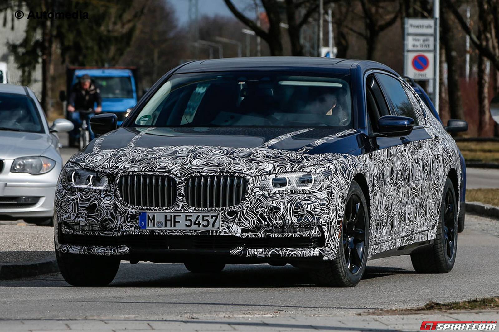 Next-gen BMW 7-Series M Sport Package spied on the circuit