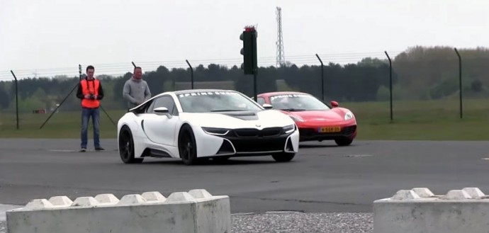 BMW i8 vs. Ferrari Speciale vs. McLaren MP4 and Many Others in Drag Races, Video Revealed