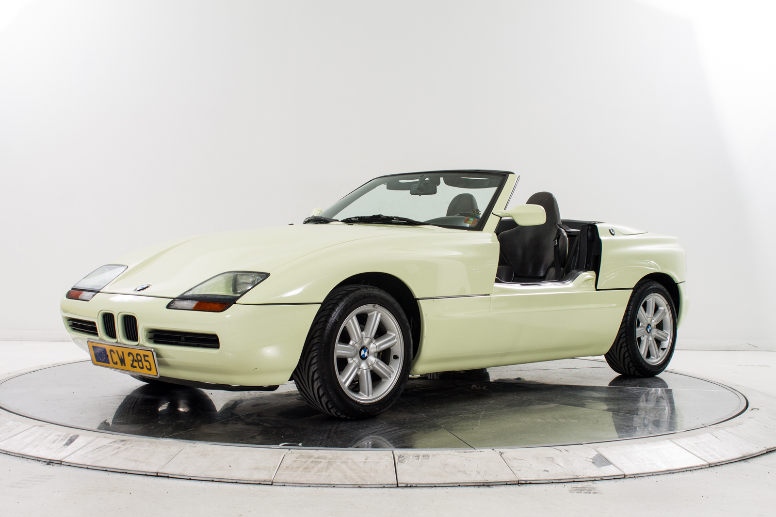 Low Mileage 1990 BMW Z1 Is Up for Grabs, Video Released