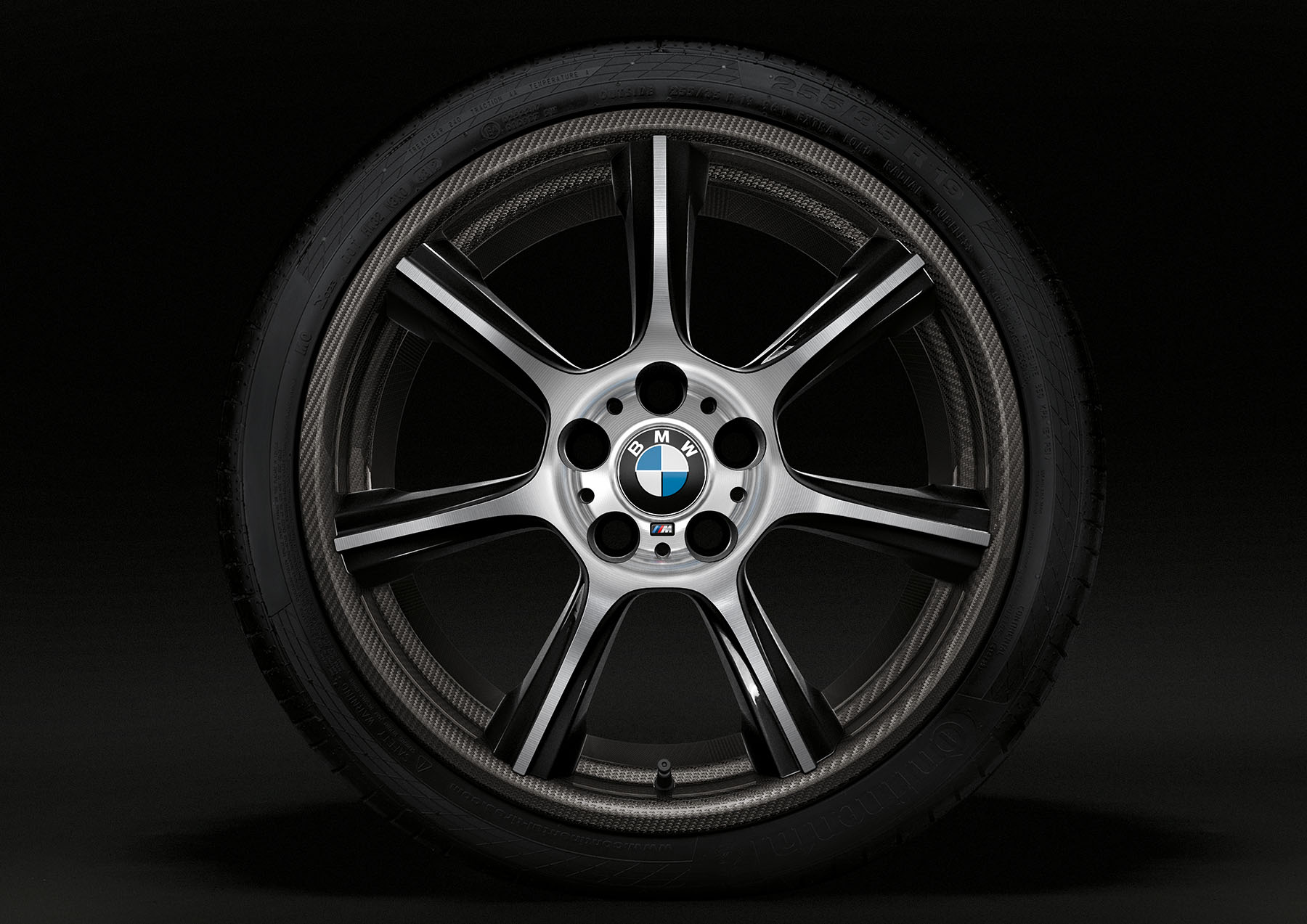 US: BMW M4 GTS Will Be Equipped with M Carbon Compound Wheels