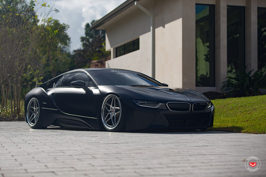 Video: BMW i8 Insane Bagging Treatment from Vossen Wheels