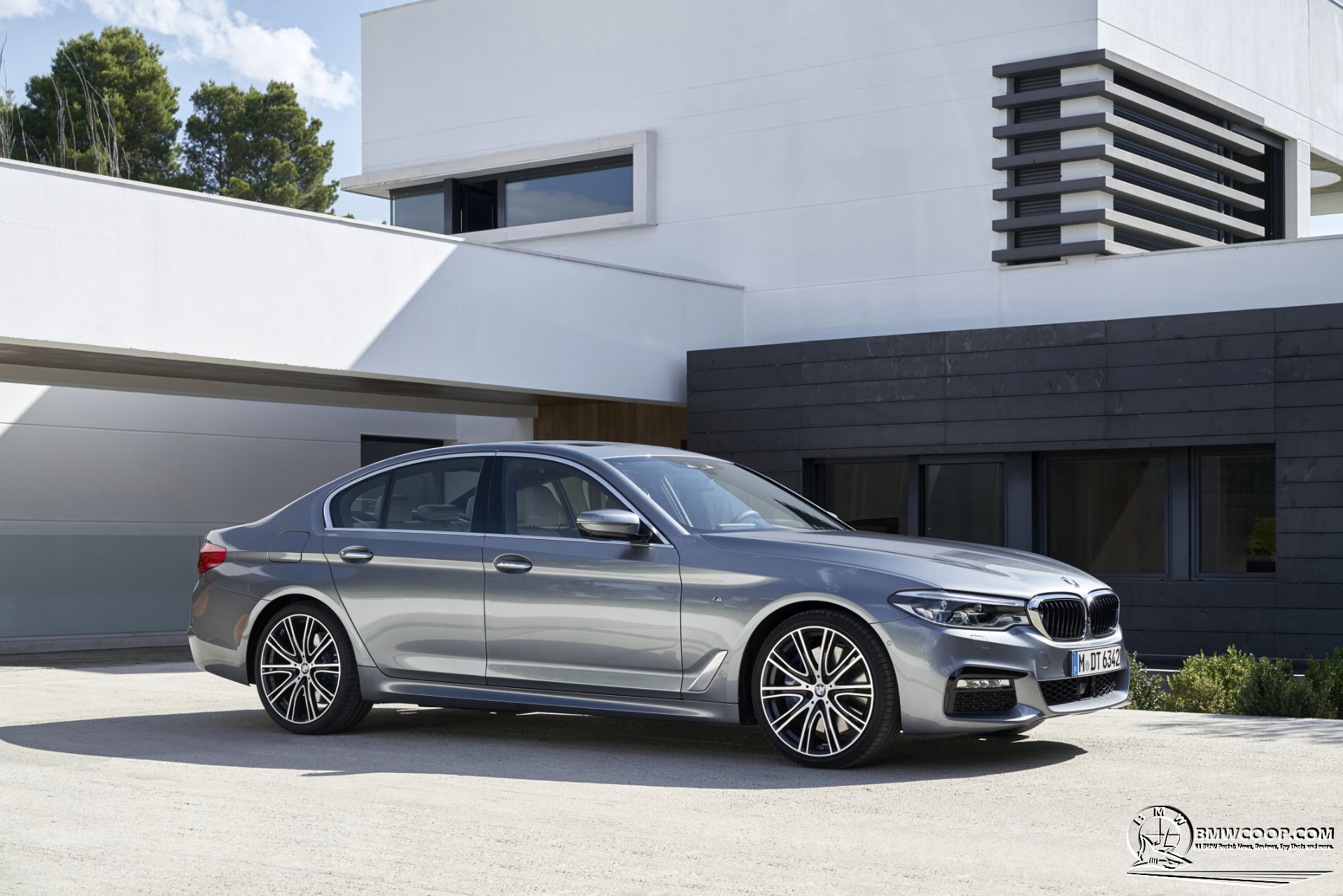 2017 BMW 5 Series Sedan (G30): Video Gallery