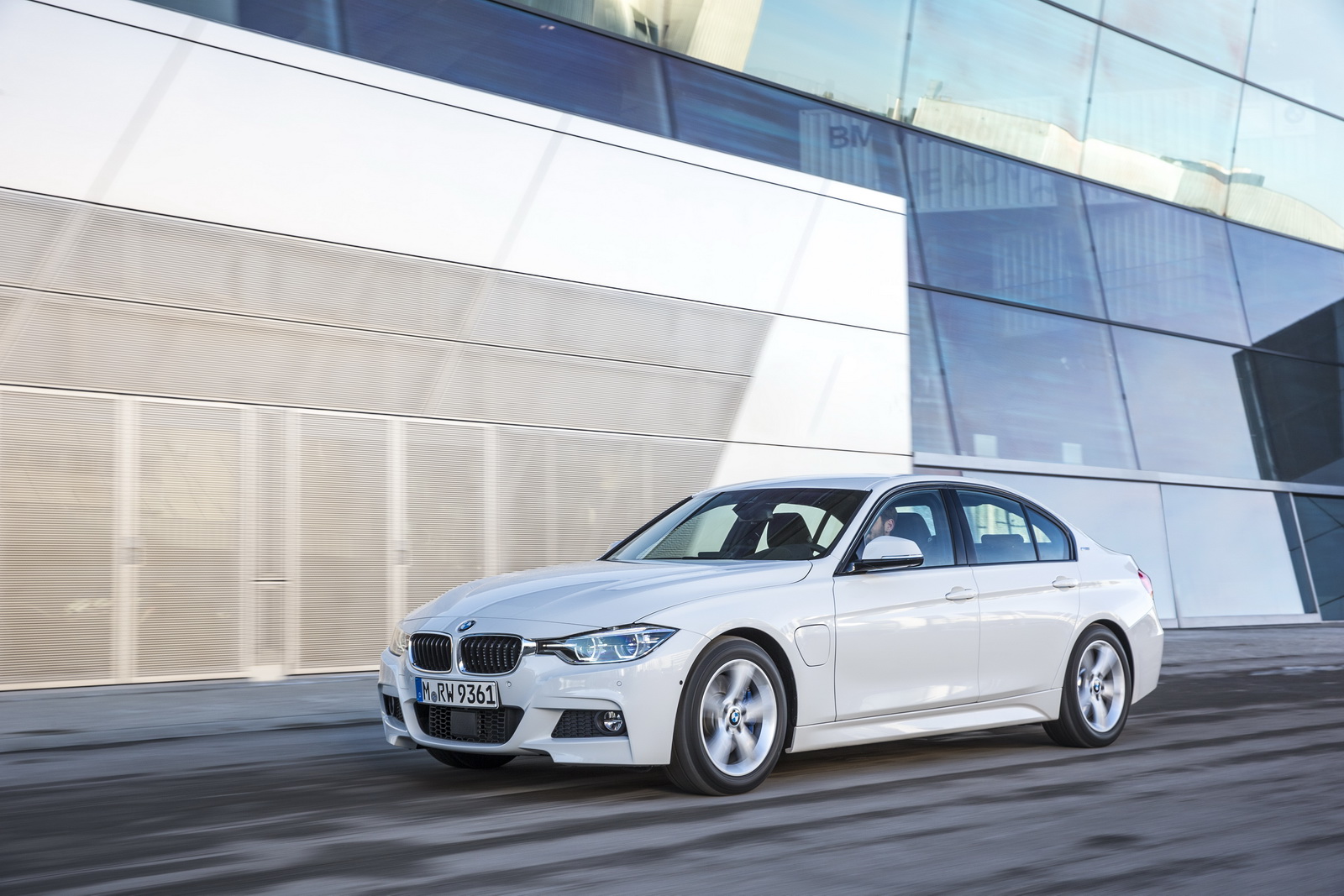BMW 330e iPerformance Leads the Battle of the 2016 Green Car of the Year