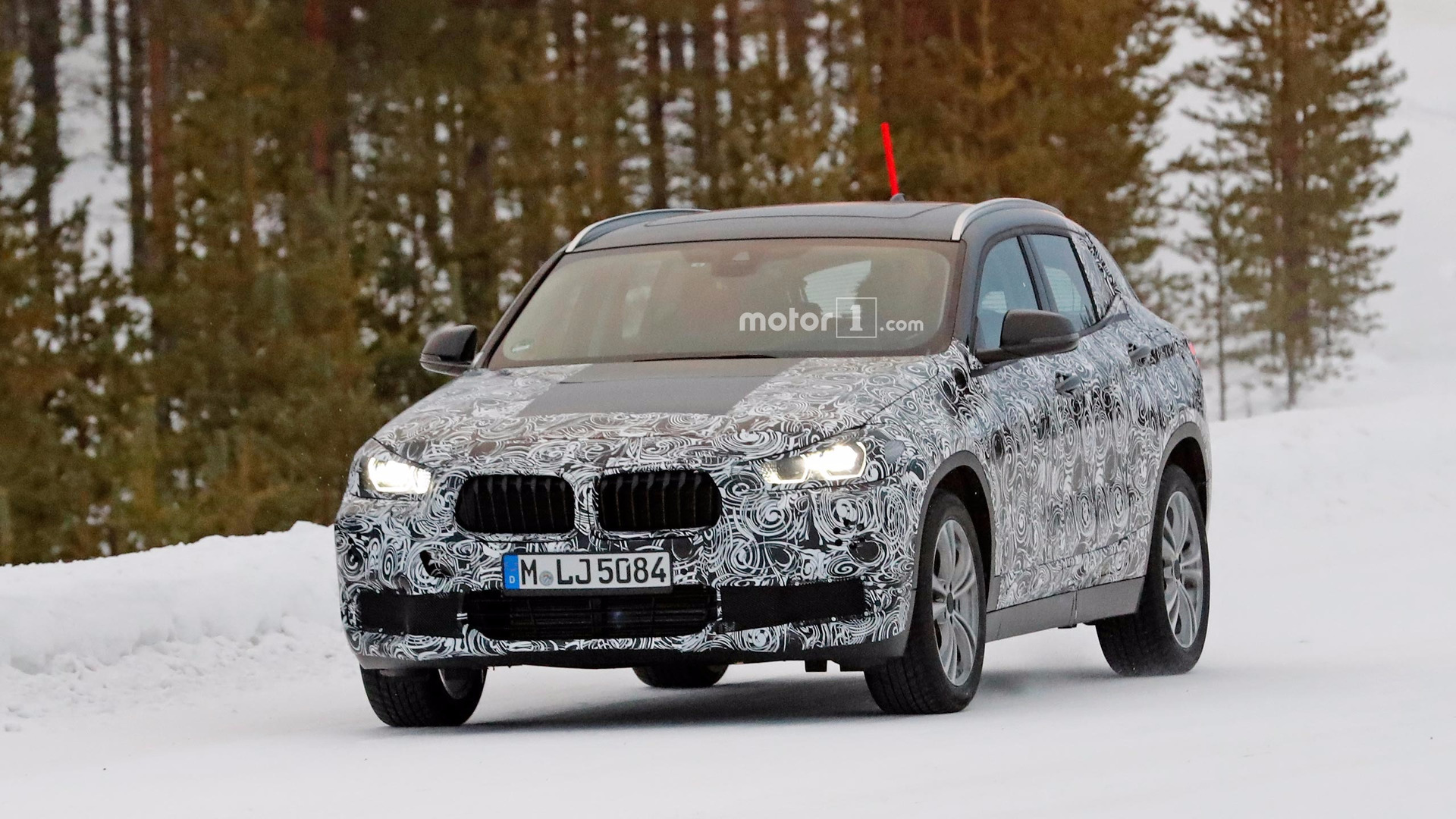 BMW X2 – New Spy Photos Emerge Out in the Cold