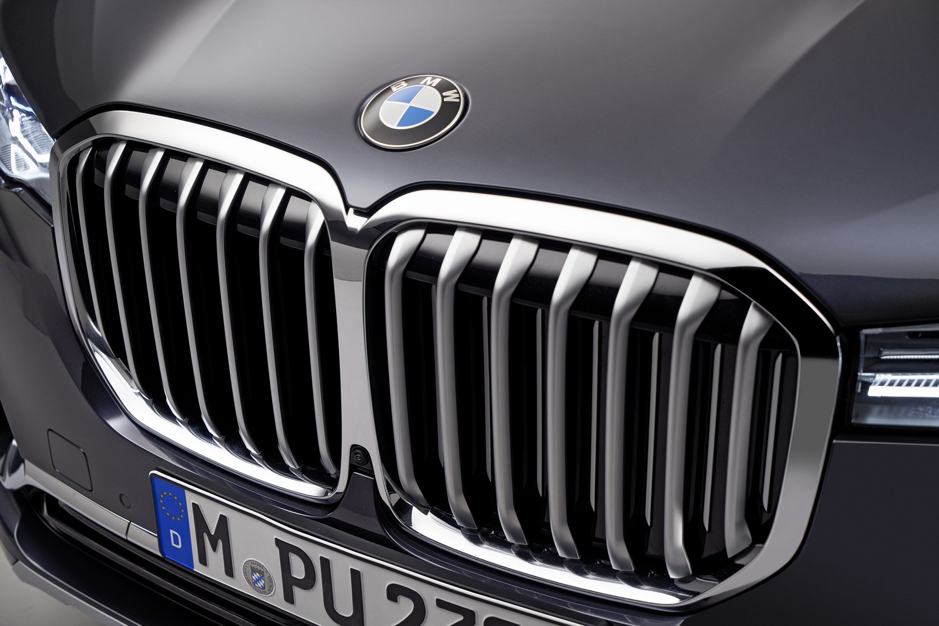 Official Videos: 2019 BMW X7 – Design Explained